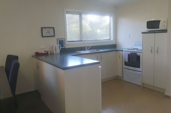 Deluxe 2-Bedroom Apartment kitchen