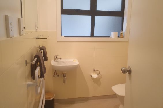 Deluxe 2-Bedroom Apartment bathroom